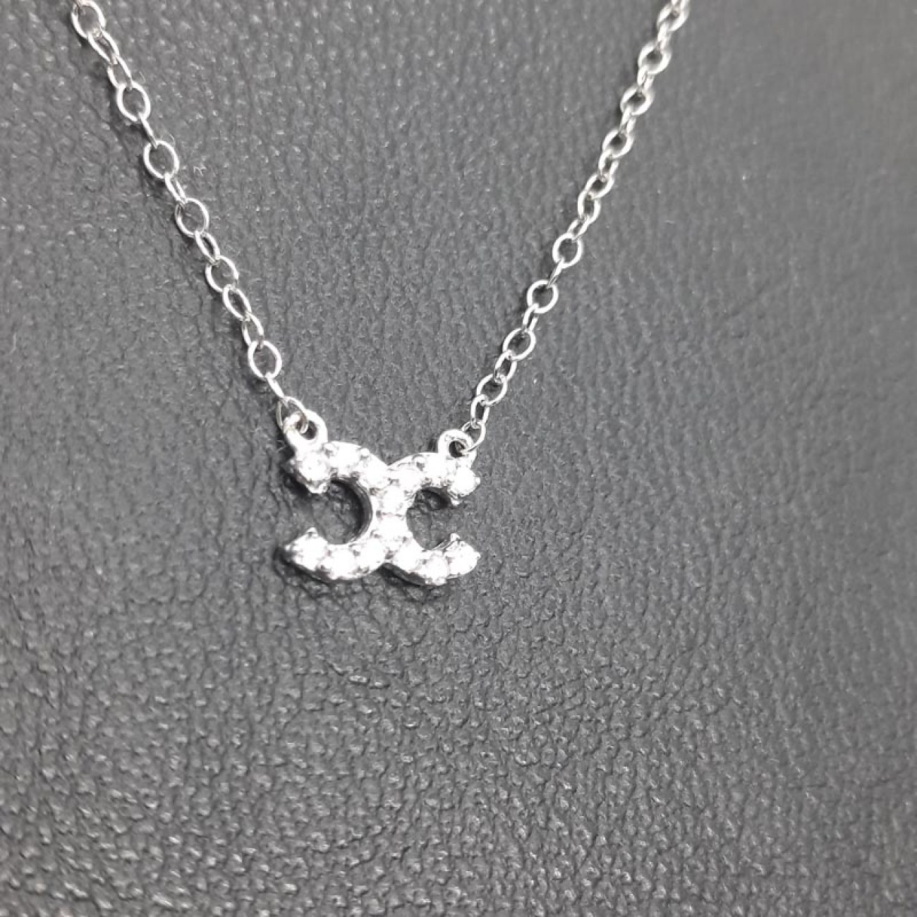 Κολιέ τύπου Coco Chanel ασήμι με λευκά ζιργκόν