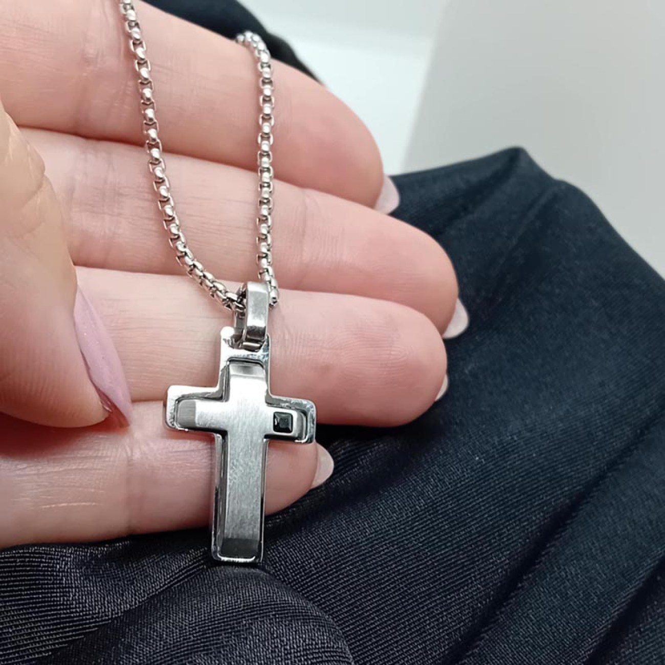 Σταυρός ατσάλι με μαύρο ζιργκόν